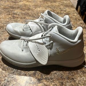 kyrie basketball shoes